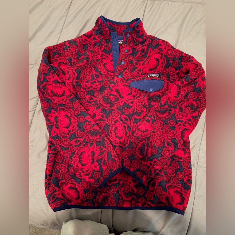 Patagonia quarter zip. Like new condition. Size medium.